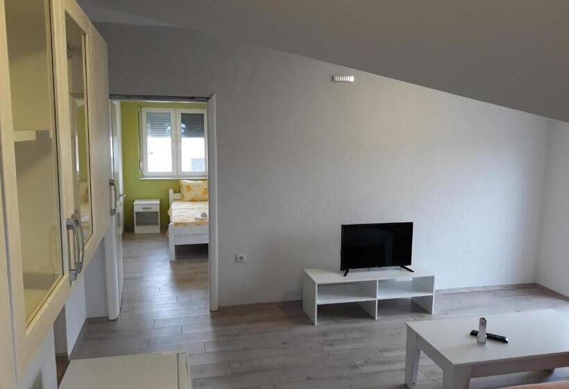 آپارتمان 1 خوابه با بالکن, Vila & Apartments Matea