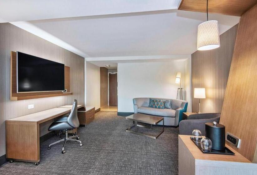 Люкс Кровать Кинг, Courtyard By Marriott Raleigh Cary/parkside Town Commons