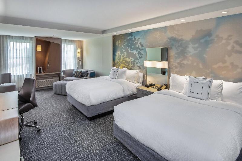 اتاق استاندارد با تخت دو نفره بزرگ, Courtyard By Marriott Raleigh Cary/parkside Town Commons