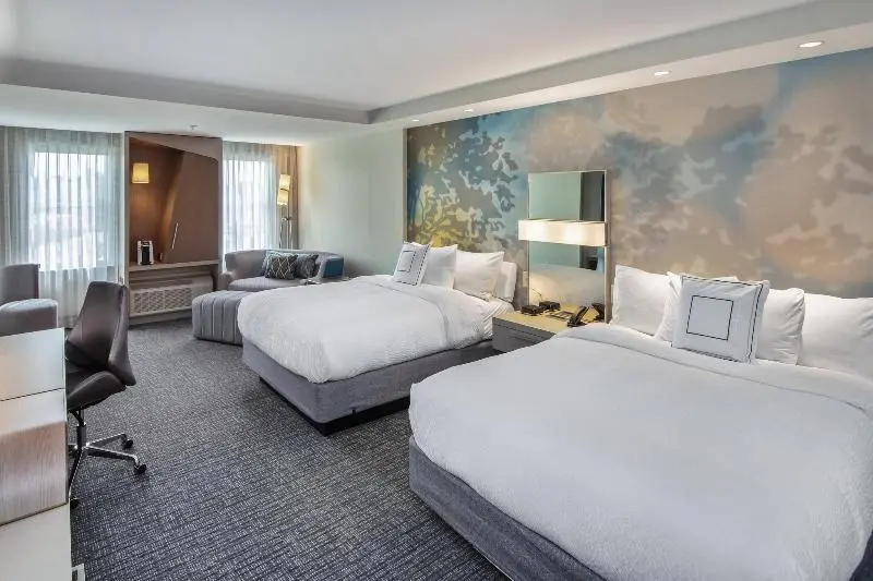 اتاق استاندارد با تخت دو نفره بزرگ, Courtyard By Marriott Raleigh Cary/parkside Town Commons