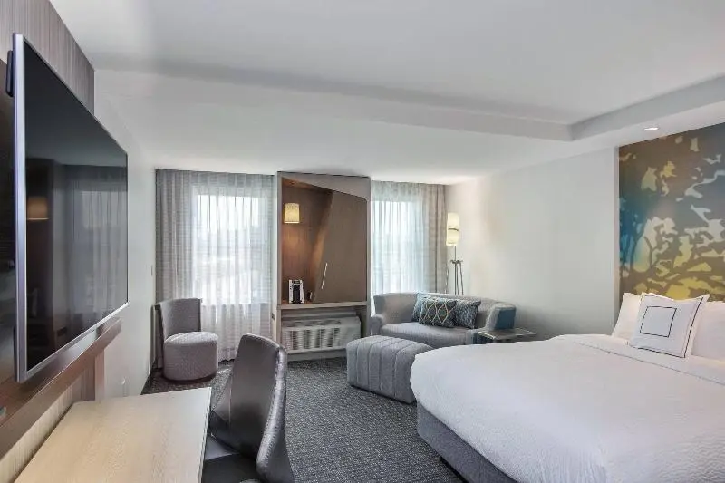 اتاق استاندارد با تخت دو نفره بزرگ, Courtyard By Marriott Raleigh Cary/parkside Town Commons
