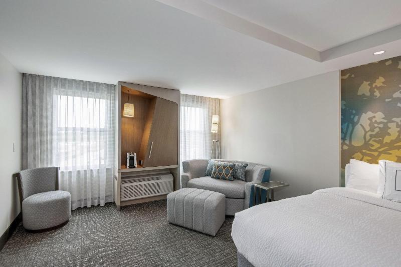 اتاق استاندارد با تخت دو نفره بزرگ, Courtyard By Marriott Raleigh Cary/parkside Town Commons