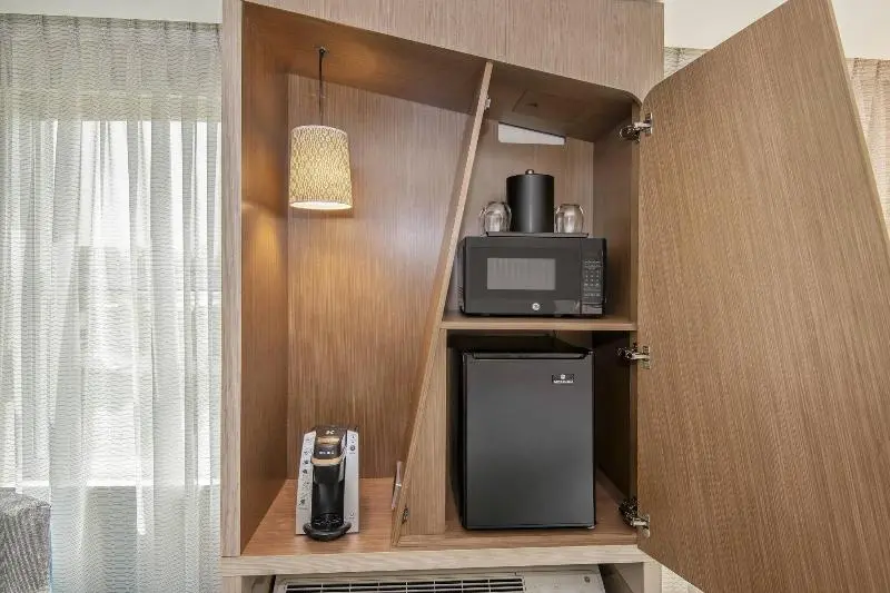 اتاق استاندارد با تخت دو نفره بزرگ, Courtyard By Marriott Raleigh Cary/parkside Town Commons