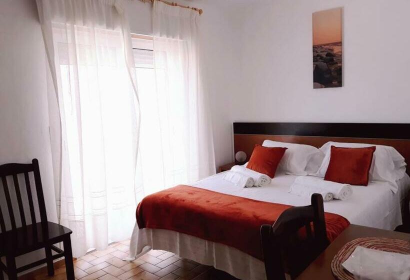 اتاق استاندارد با بالکن و چشم‌انداز دریا, Casa Dorita