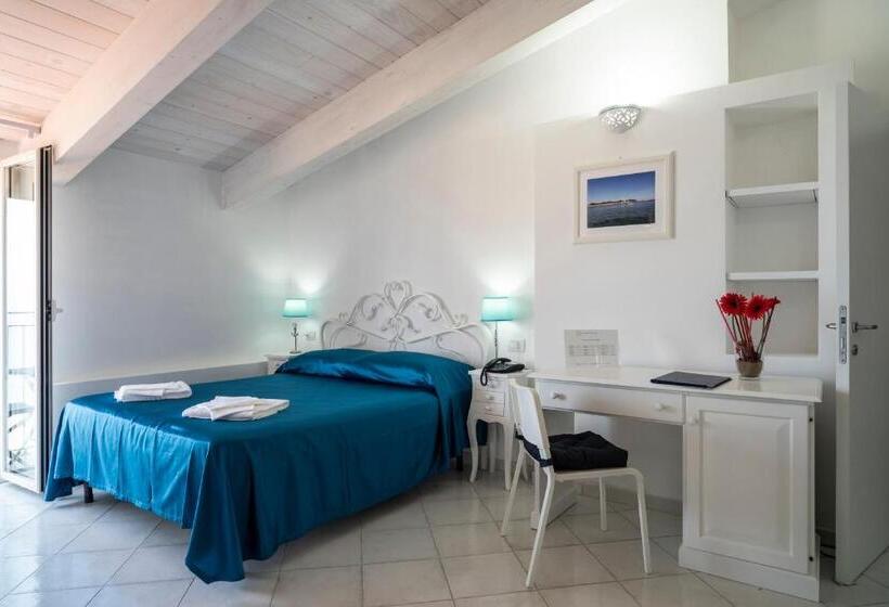 스탠다드 4인용 룸 바다전망, Residenza D'epoca Olimpia