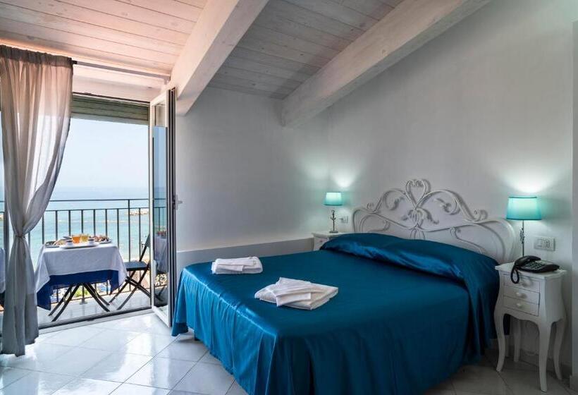 스탠다드 4인용 룸 바다전망, Residenza D'epoca Olimpia