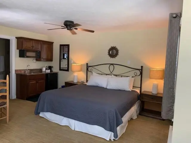 Deluxe-huone King-vuode, Cedar Court Inn