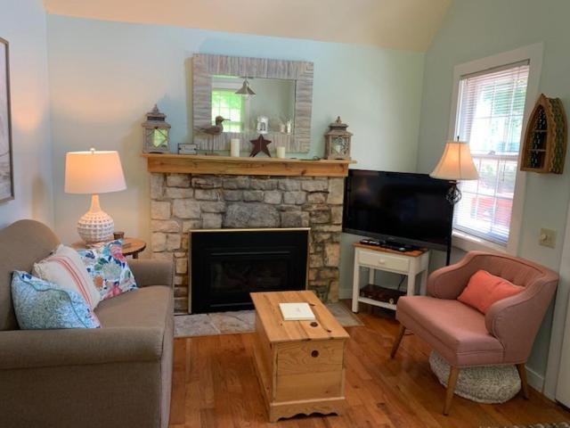 جناح جونيور, Cedar Court Inn