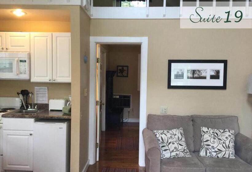 جناح جونيور, Cedar Court Inn