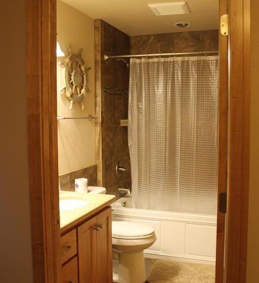 منزل 3 غرف نوم, Cedar Court Inn