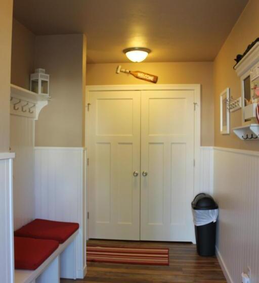 منزل غرفتين نوم, Cedar Court Inn