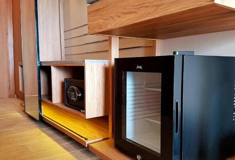 带海景的标准房, Louis Kienne Resort Senggigi