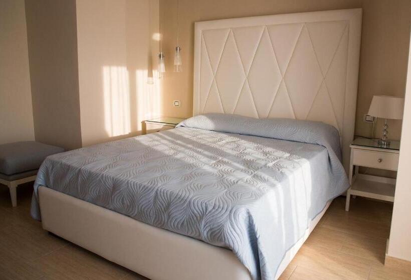 デラックスルーム, Attico