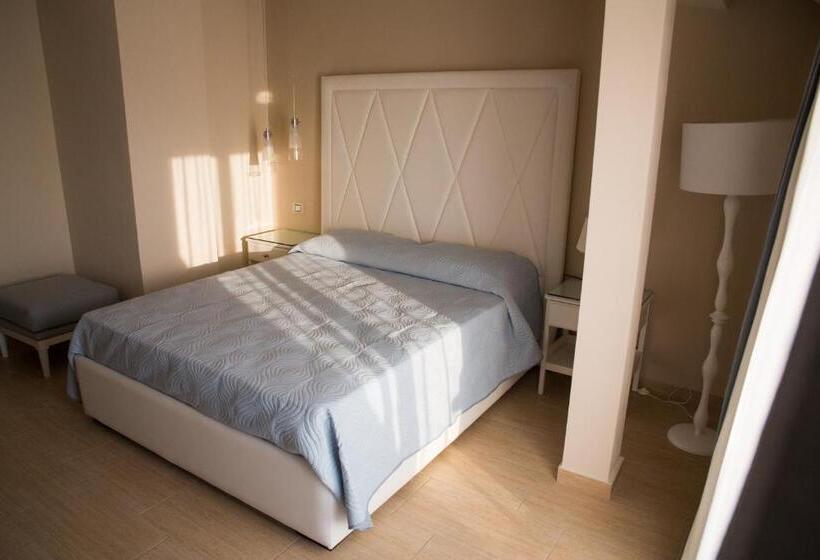 デラックスルーム, Attico