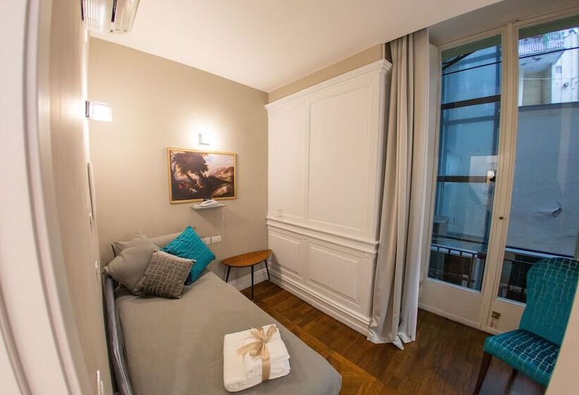 اتاق استاندارد یک نفره, Leone Camere D'autore