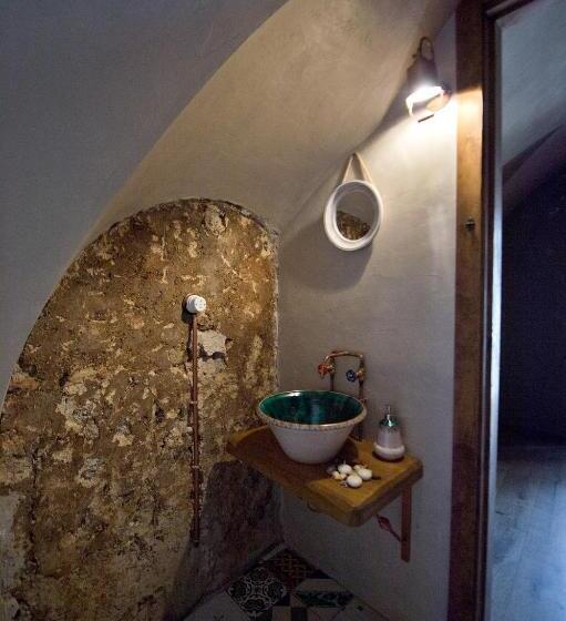 חדר בסיסי, Una Volta