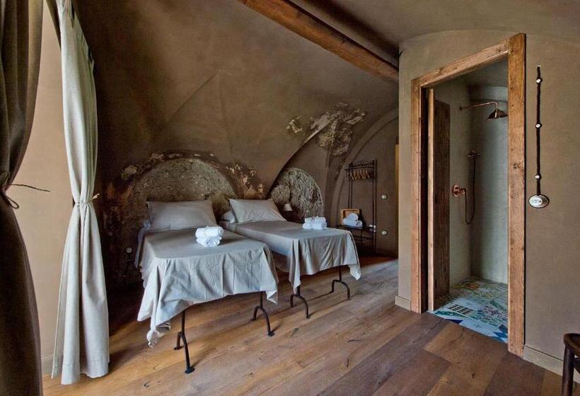 חדר בסיסי, Una Volta