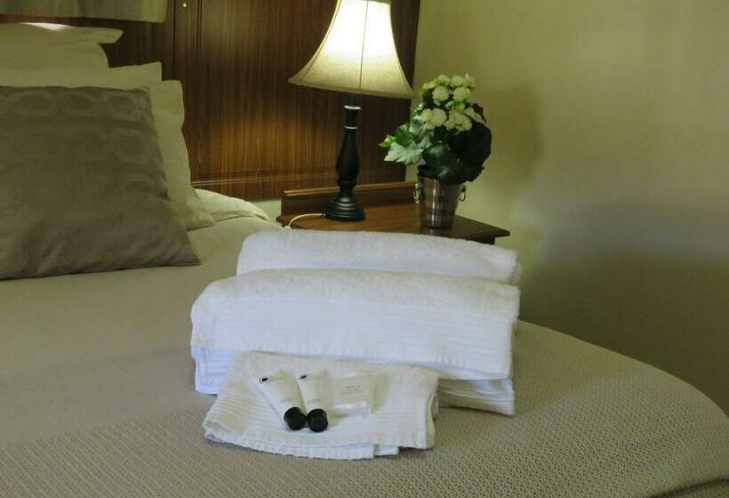 חדר דלוקס נוף בריכה, Butterscotch B&b