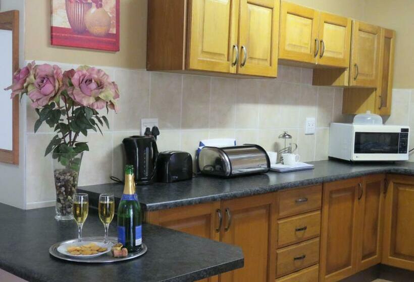 סטודיו משפחתי, Butterscotch B&b