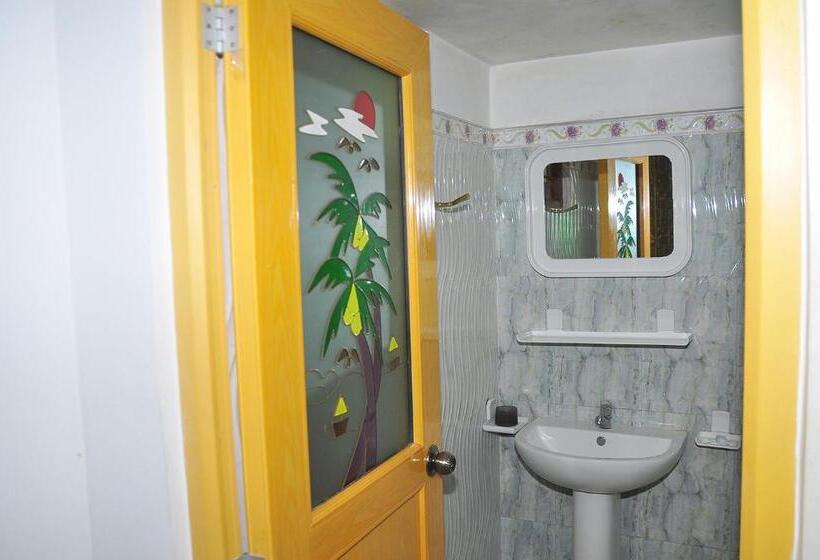 חדר לארבעה סטנדרטי עם נוף לגינה, Mother House