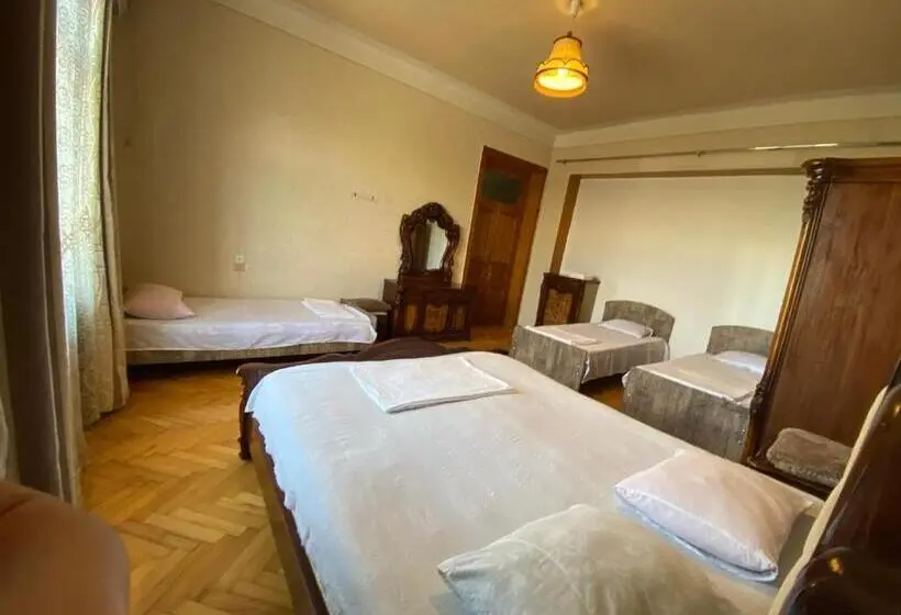 اتاق کلاسیک چهارنفره, Valiko House In Telavi