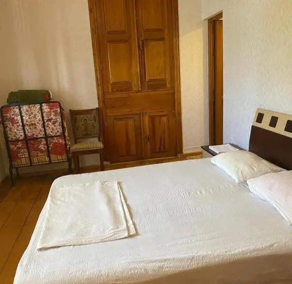 سوییت لوکس, Valiko House In Telavi