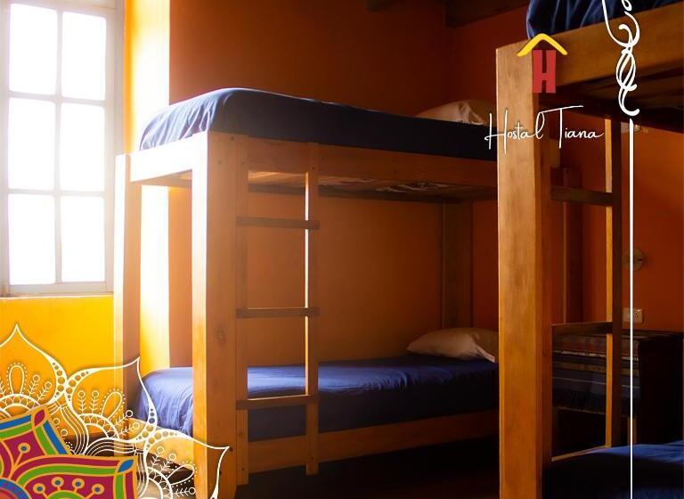 سرير فى غرفة مشتركه, Hostal Café Tiana