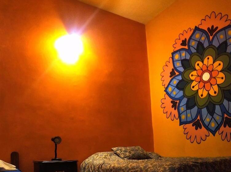 اتاق استاندارد, Hostal Café Tiana