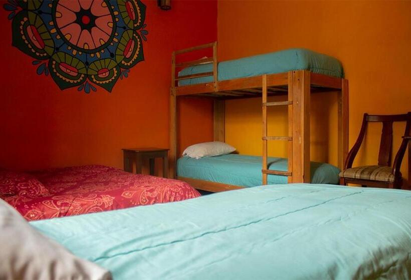 جناح عائلي, Hostal Café Tiana