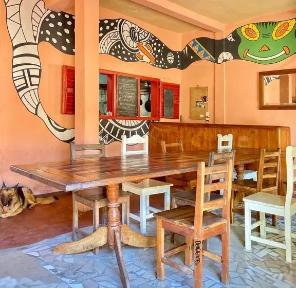 اتاق راحتی سه تخته, La Guesthouse étoile