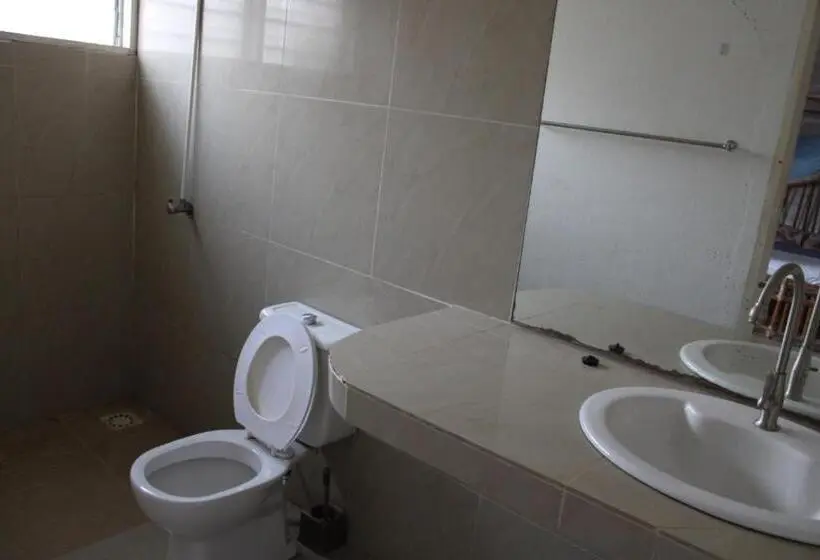 اتاق راحتی سه تخته, La Guesthouse étoile