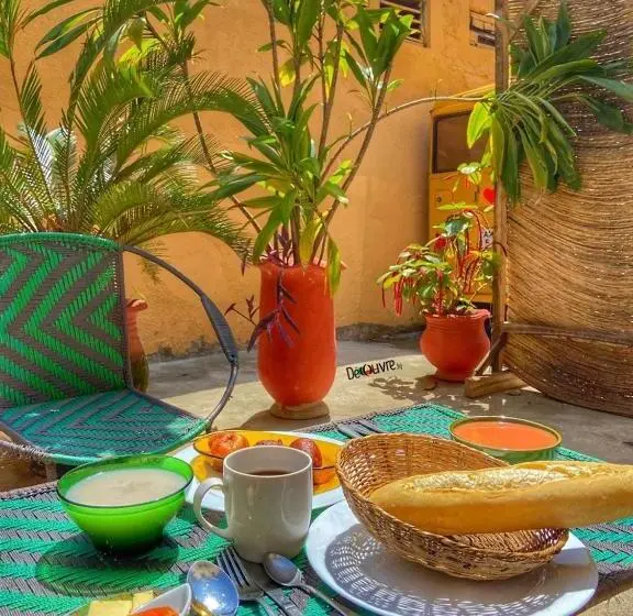 اتاق راحتی سه تخته, La Guesthouse étoile