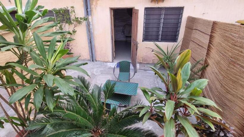 اتاق راحتی سه تخته, La Guesthouse étoile