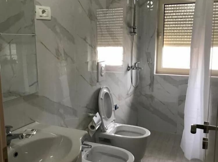 스탠다드 트리플 룸, Gega