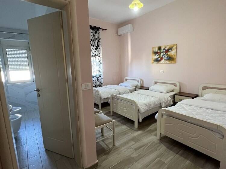 스탠다드 트리플 룸, Gega