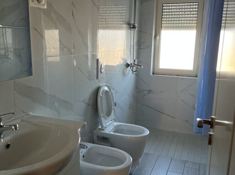 스탠다드 트리플 룸, Gega