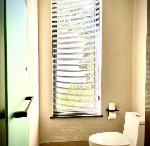 带按摩浴盆的套房, Vangen