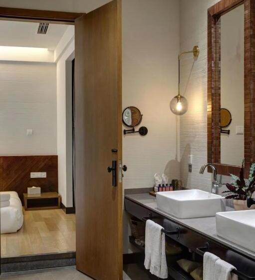 סוויטת 2 חדרי שינה, Vangen