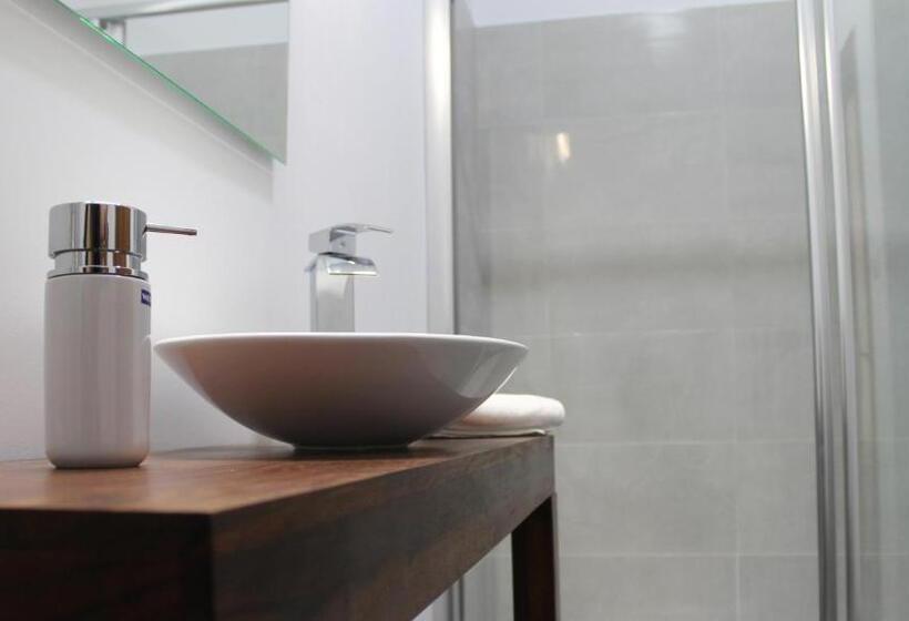 غرفة قياسية, Hospederia 1881