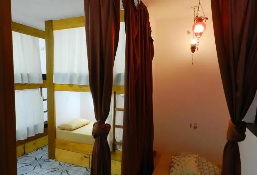 浴室共有ファミリールーム, Utopia Hostel