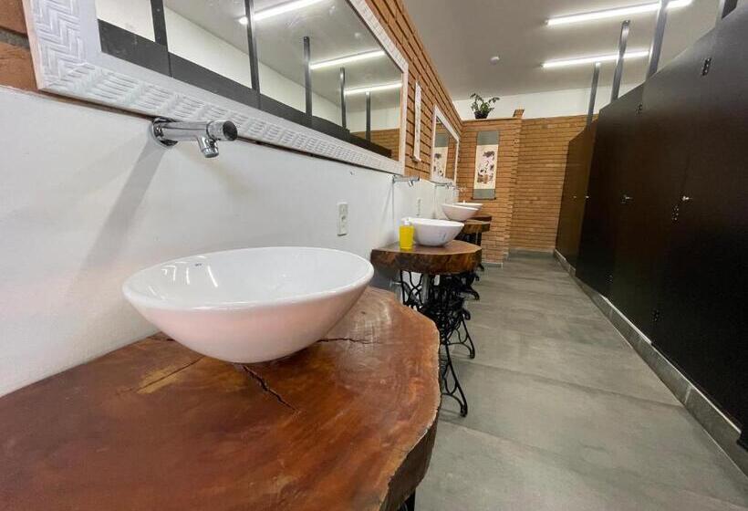 패밀리 룸 공용 욕실, Utopia Hostel