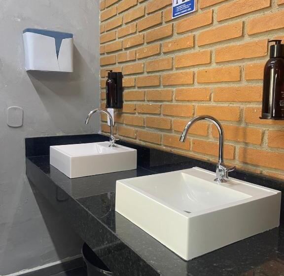 패밀리 룸 공용 욕실, Utopia Hostel