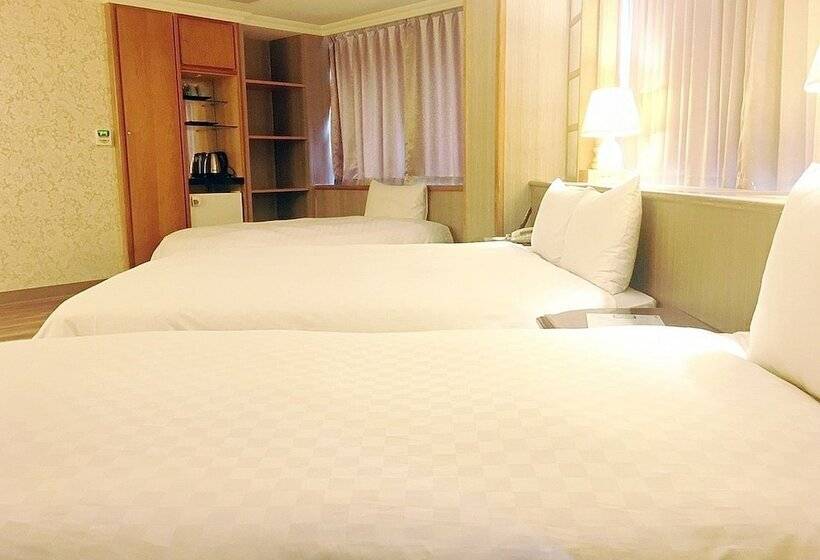 اتاق لوکس چهار تخته, Dasin