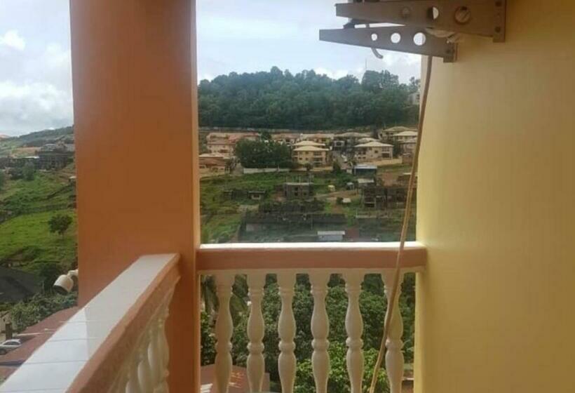 اتاق استاندارد با بالکن, The Stafford Lodge