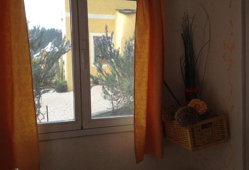 استودیو خانوادگی, Agriturismo Argentea