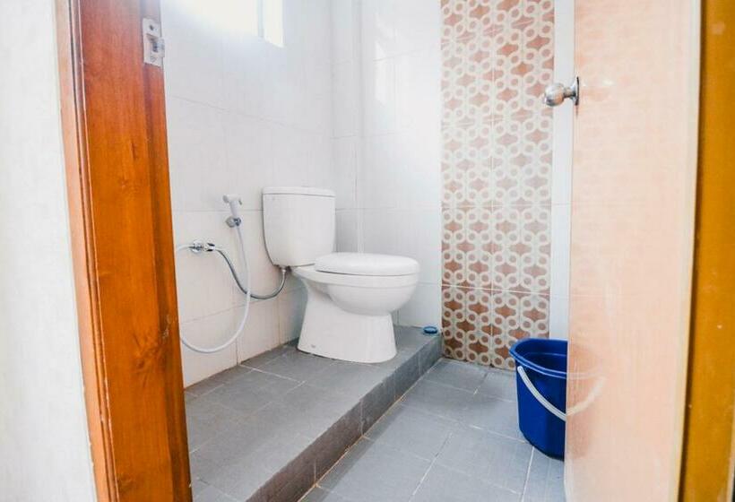 Номер Стандарт, Reddoorz Near Taman Rekreasi Selecta
