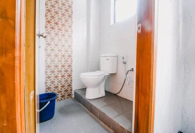 スタンダードルーム, Reddoorz Near Taman Rekreasi Selecta