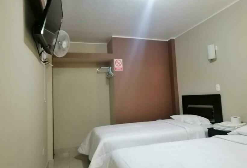 غرفة قياسية ثلاثية, Hostal La Noche Pisco
