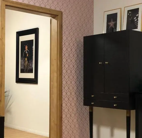 חדר משפחתי, Villa La Via
