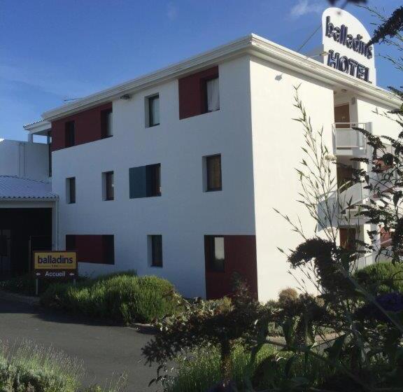 דירת חדר נוף לבריכה, Detente Rochelaise